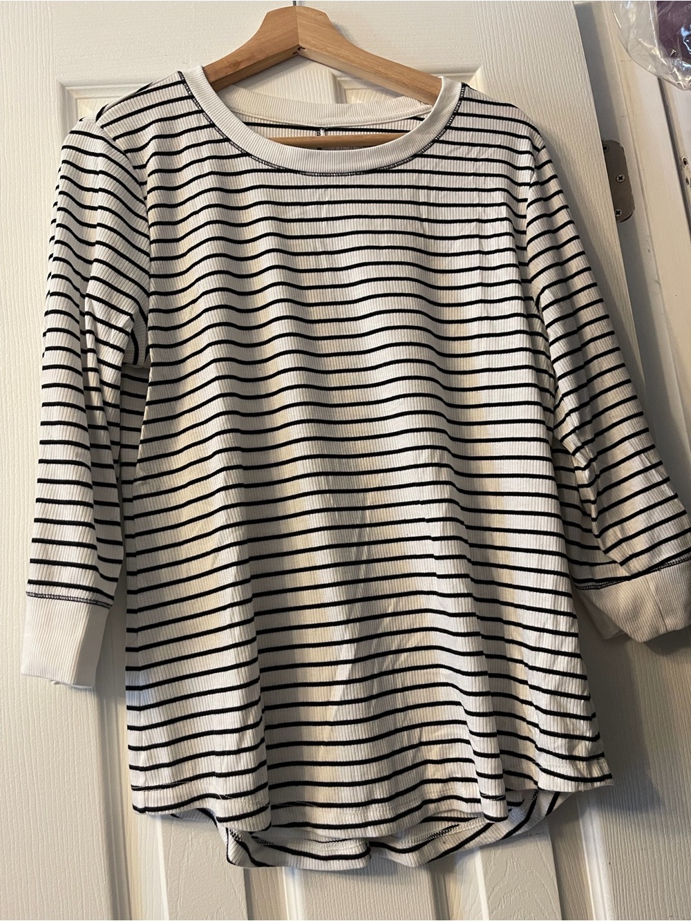 Time and Tru Black & White Ribbed Striped Tee
